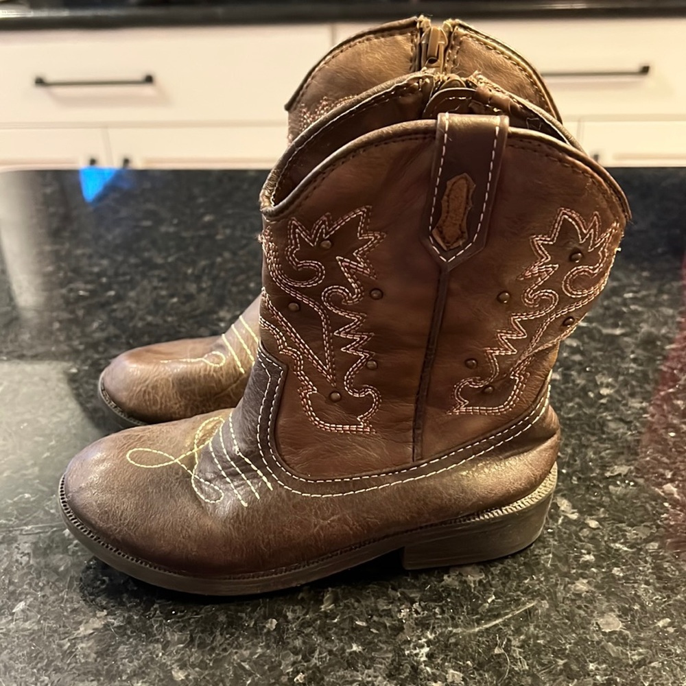 Girls cowboy boots size 11